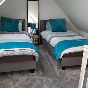 2 Serviced In Childwall-south - Each Sleeps 6 Apartment